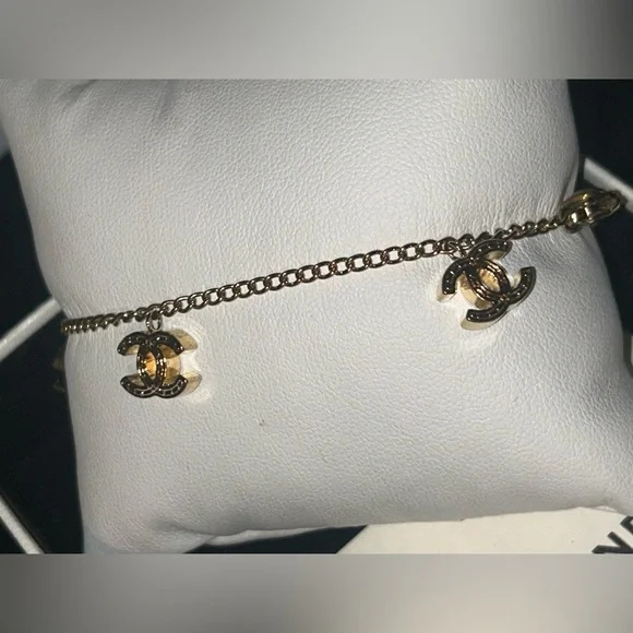 /traded/Chanel Matelasse CC Charm Bracelet in Gold Tone - Picture 7 of 16